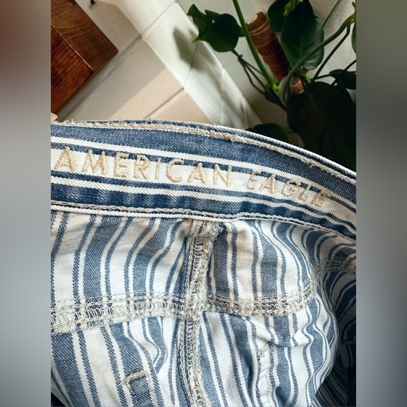 American Eagle Outfitters Denim Mom Shorts - Picture 6 of 8